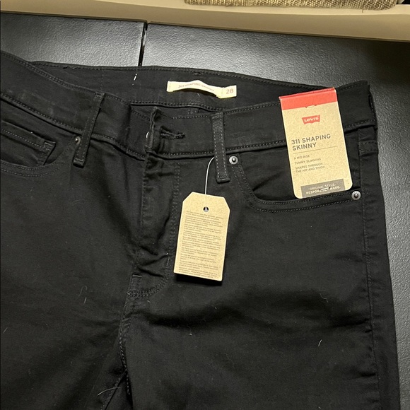 Levi's women’s  Black Skinny Jeans 28x29 - Picture 1 of 3